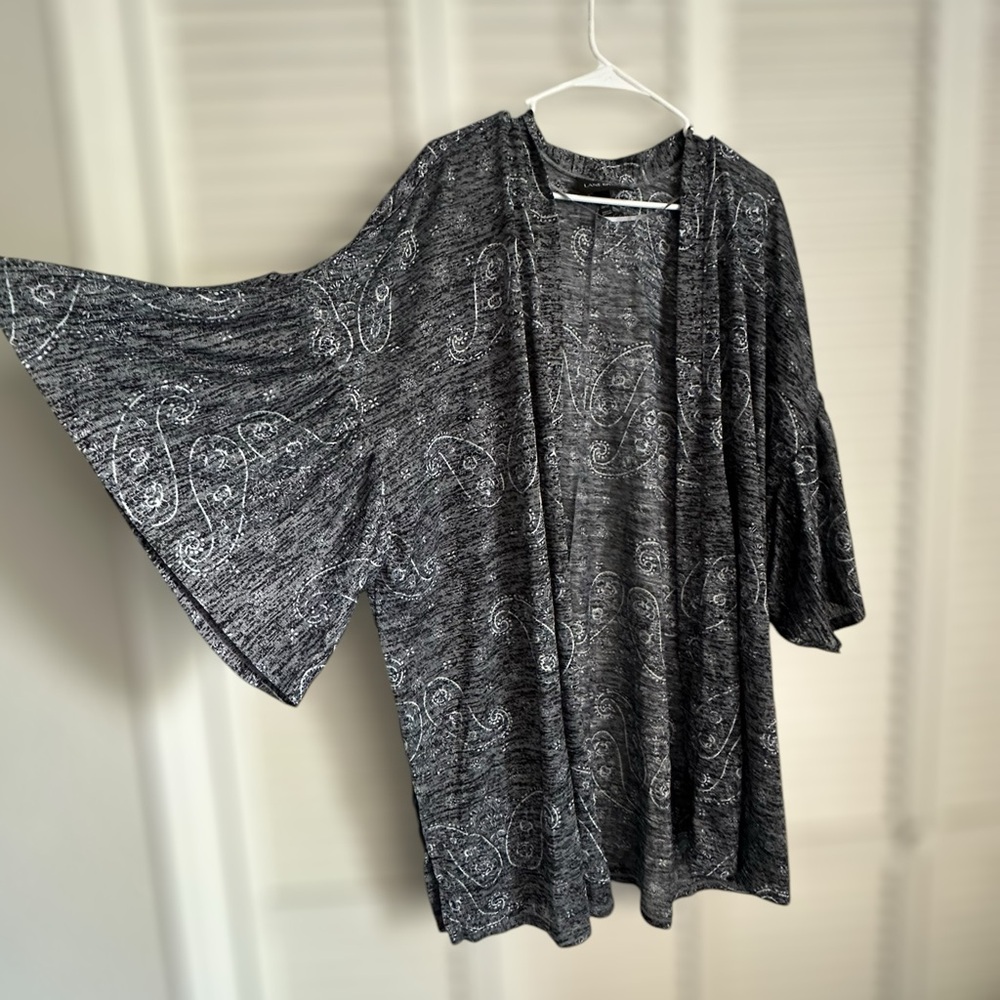Lane Bryant 26/28 Gray Paisley Kimono Cardigan